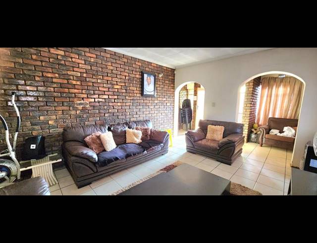 3 BEDROOM HOUSE FOR SALE IN DAWN PARK